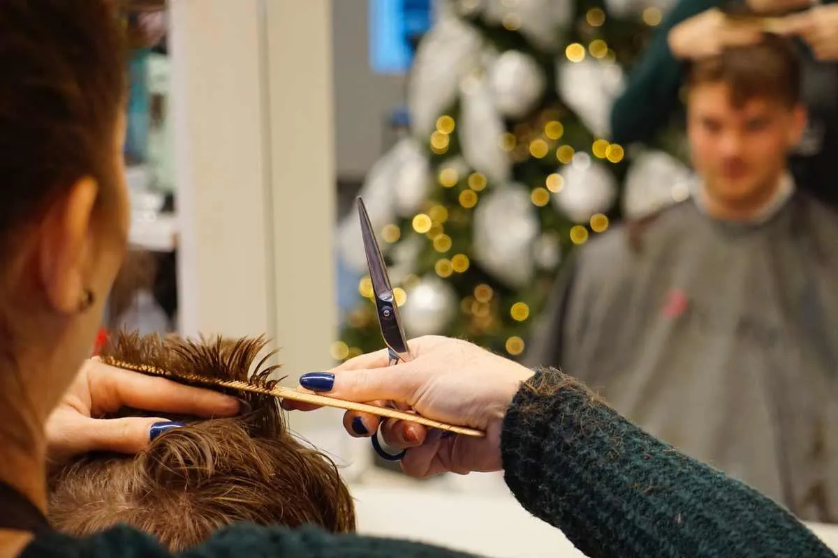 Potong Rambut dengan Gaya Cilacap: Tips dari Tukang Cukur~